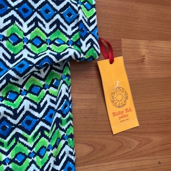 Ruby Rd women’s surfs up geo print navy and green top Size 10 P - Picture 4 of 9